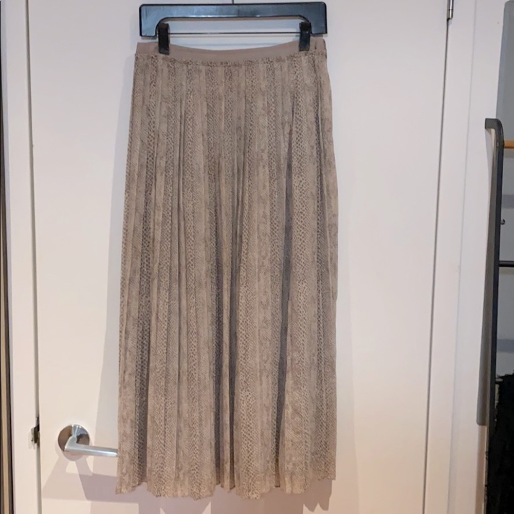Gorgeous flowy skirt